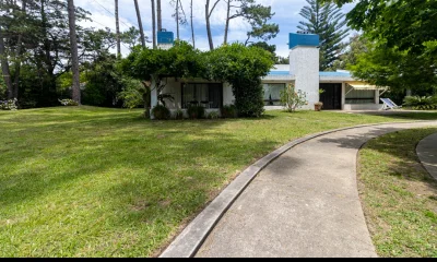 Casa Esquinera con Amplio Jardín en Lugano