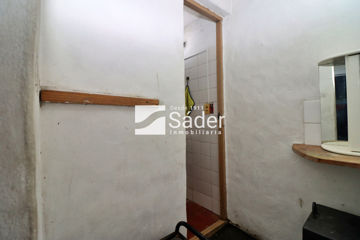 Local Comercial ID.4378 - Local con Galpón en el Centro de Maldonado, sobre Transitada Avenida 