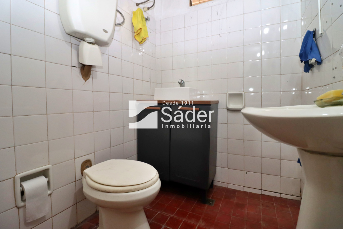 Local Comercial ID.4378 - Local con Galpón en el Centro de Maldonado, sobre Transitada Avenida 