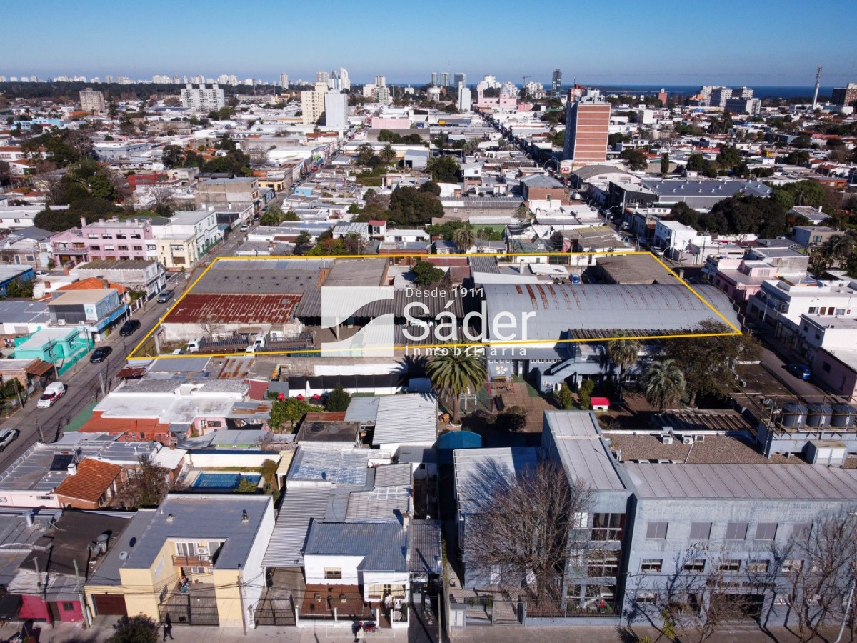 Local Comercial ID.1167 - Gran galpón en venta en pleno centro de Maldonado 
