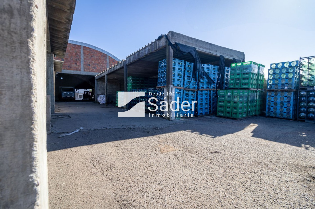 Local Comercial ID.1167 - Gran galpón en venta en pleno centro de Maldonado 