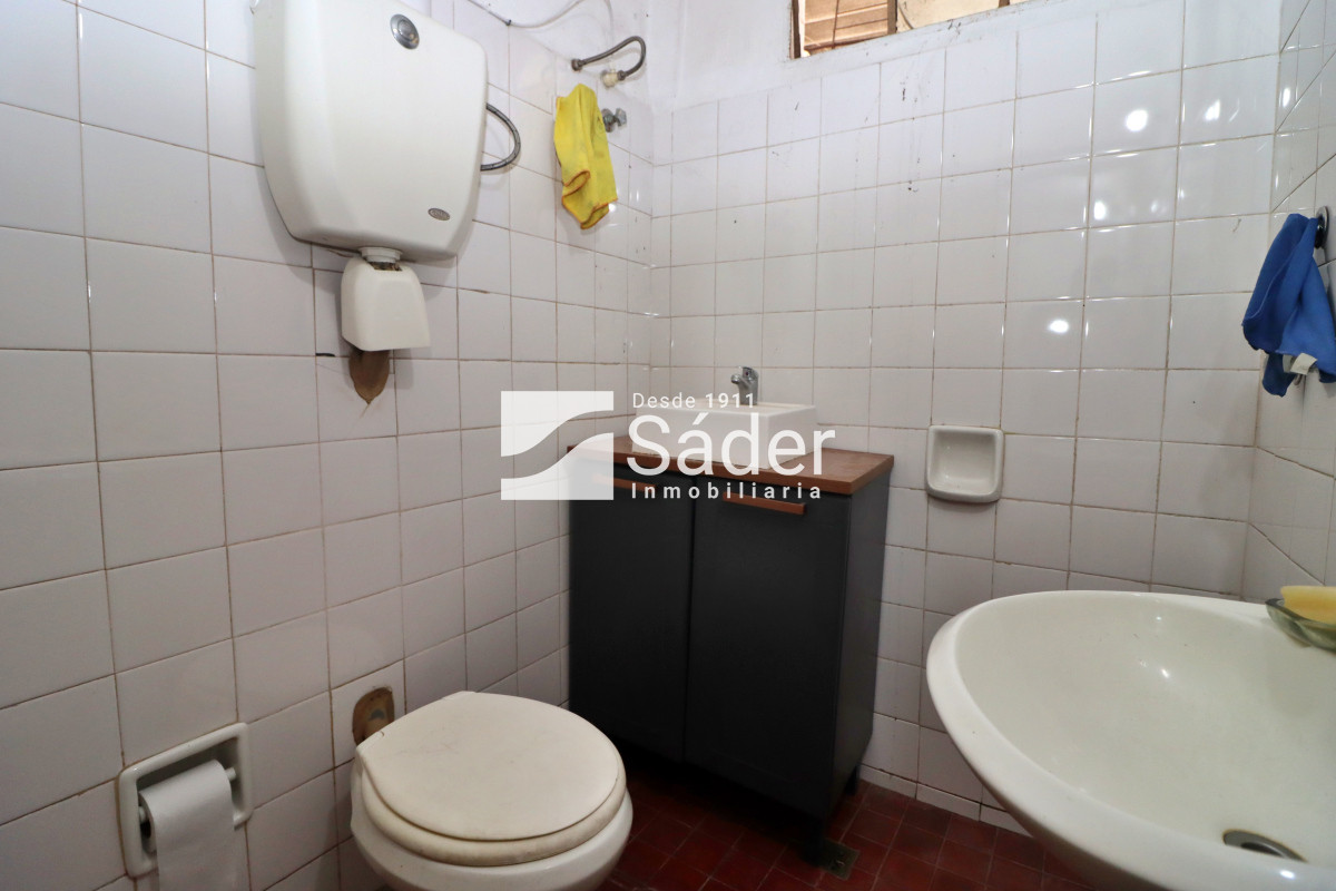 Local Comercial ID.4378 - Local con Galpón en el Centro de Maldonado, sobre Transitada Avenida 