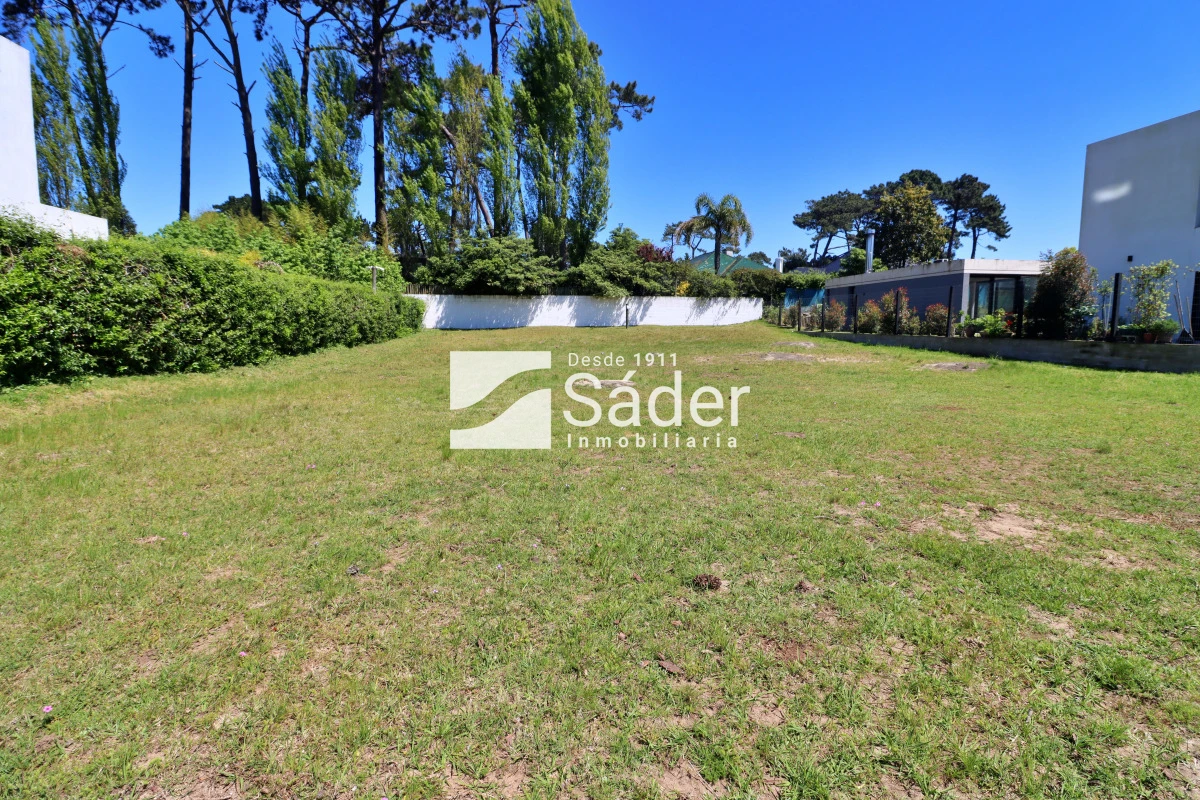 Terreno ID.4466 - Terreno en Pda. 8 de Playa Mansa, barrio privado 