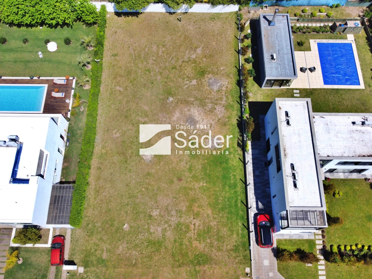 Terreno ID.4466 - Terreno en Pda. 8 de Playa Mansa, barrio privado 