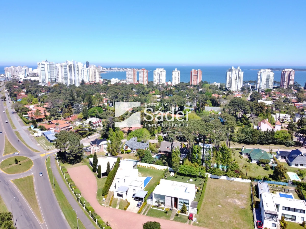 Terreno ID.4466 - Terreno en Pda. 8 de Playa Mansa, barrio privado 