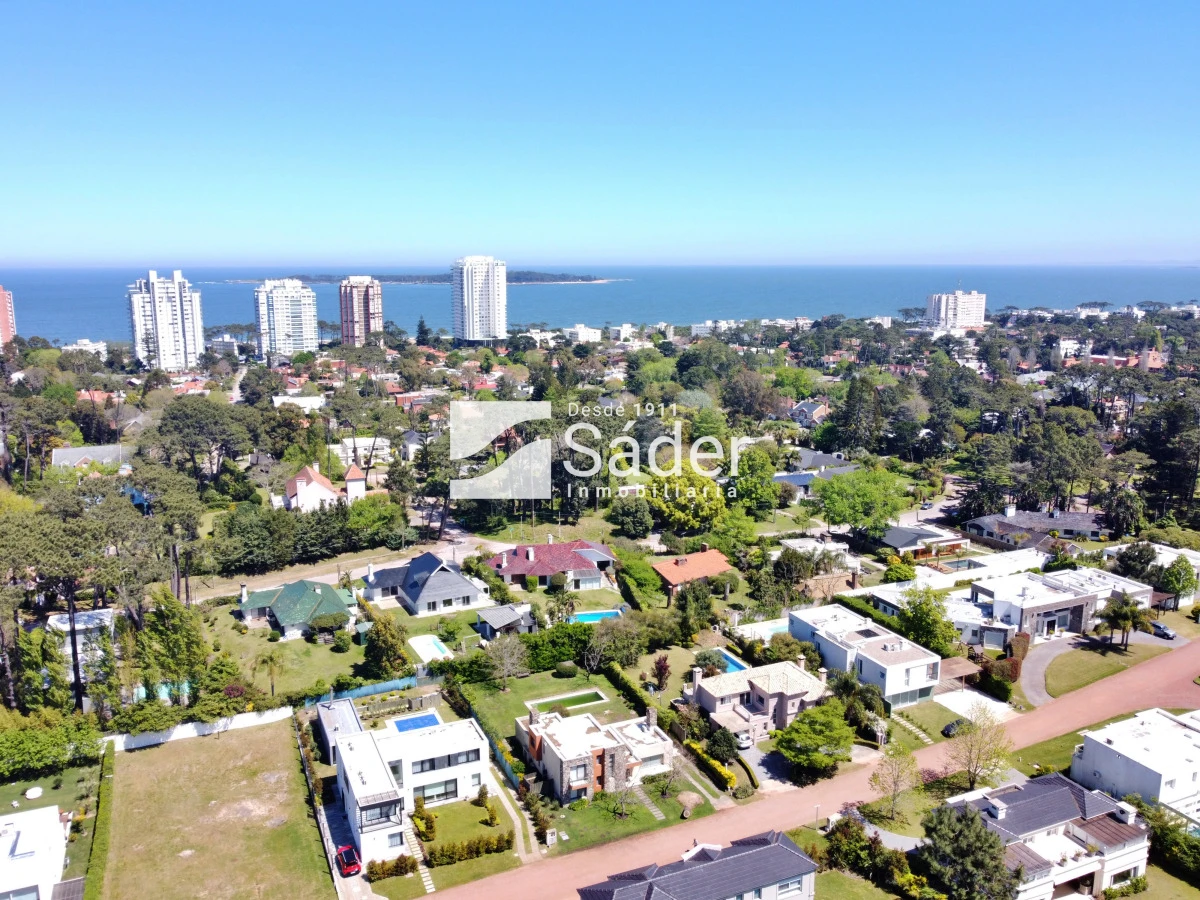 Terreno ID.4466 - Terreno en Pda. 8 de Playa Mansa, barrio privado 