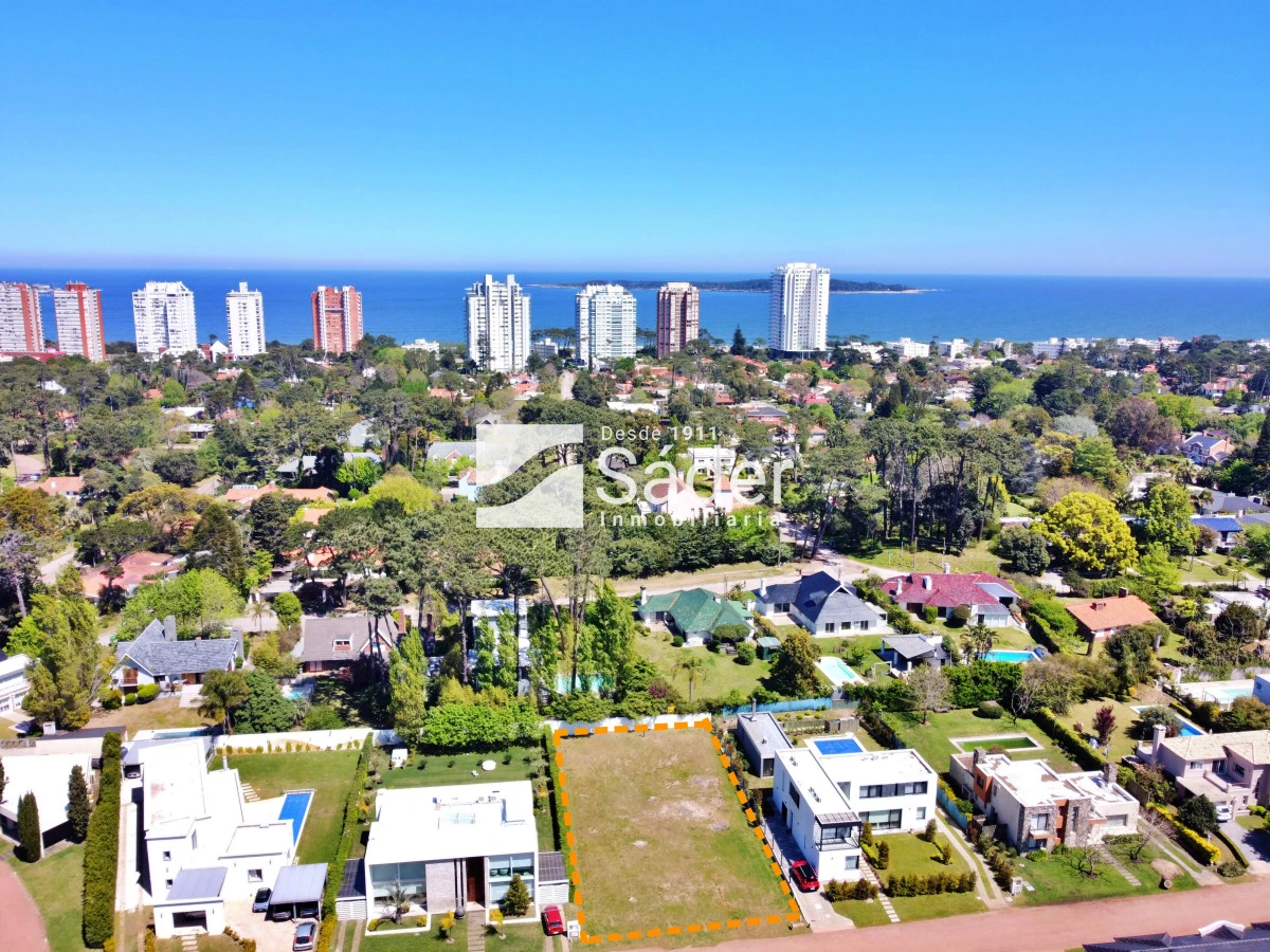 Terreno ID.4466 - Terreno en Pda. 8 de Playa Mansa, barrio privado 