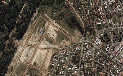 Terrenos con conectividad por múltiples calles y servicios
