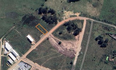 Lote en polo logístico con grán conexión 