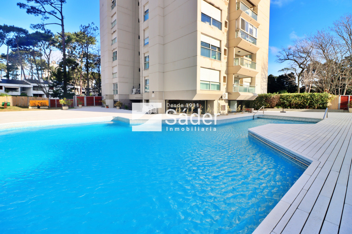 Apartamento ID.4337 - Apto sobre Av. Roosevelt, 2 Dorm con Suite y Parrillero 