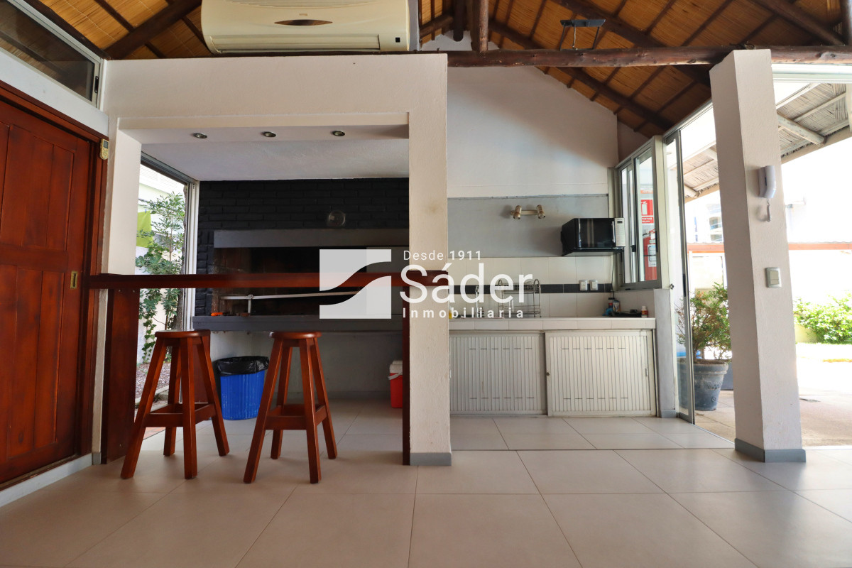 Apartamento ID.3910 - Espacios Amplios y Vista al Mar en Primera Línea