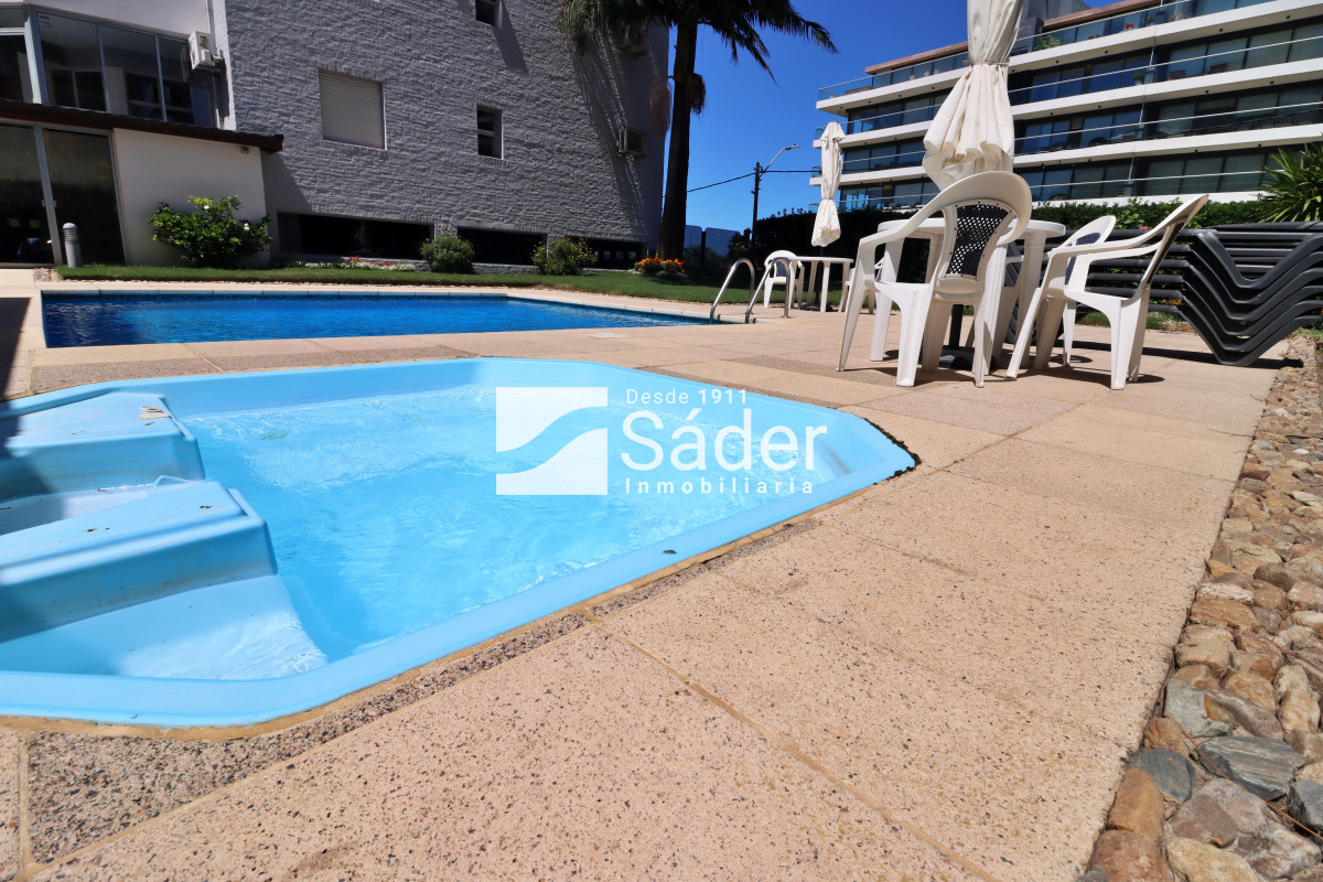 Apartamento ID.3910 - Espacios Amplios y Vista al Mar en Primera Línea