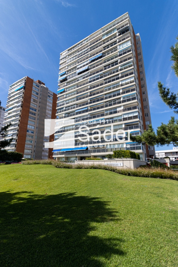 Apartamento ID.3175 - Apartamento en venta Playa Mansa 5 dormitorios