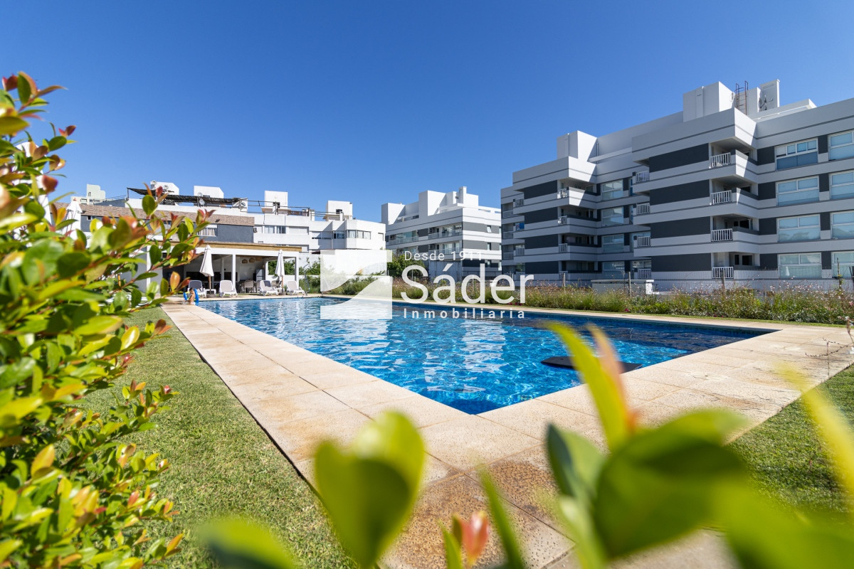 Apartamento ID.4428 - Apto en alquiler. Playa mansa 3 dormitorios en suite