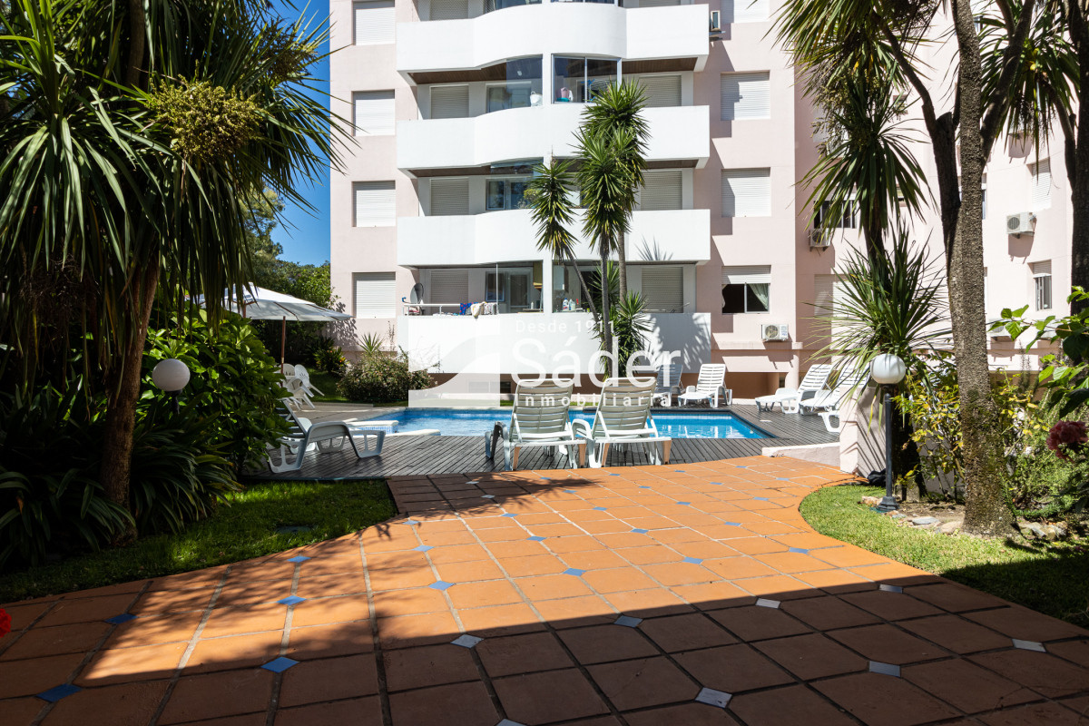 Apartamento ID.2518 - Apartamento en venta Playa Mansa 3 dormitorios