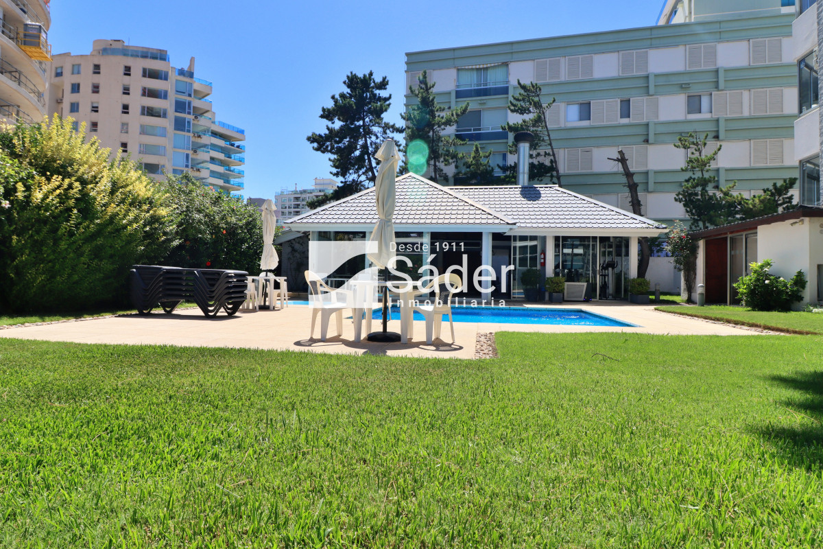 Apartamento ID.3910 - Espacios Amplios y Vista al Mar en Primera Línea