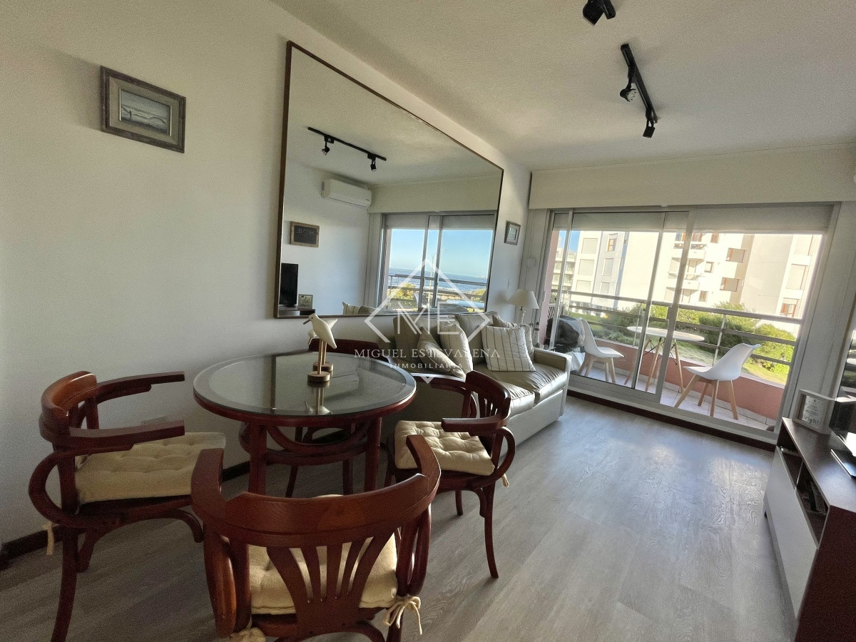 Apartamento ID.800 - Apartamento en venta 1 Dormitorio - A Metros Playa Mansa, Piscina