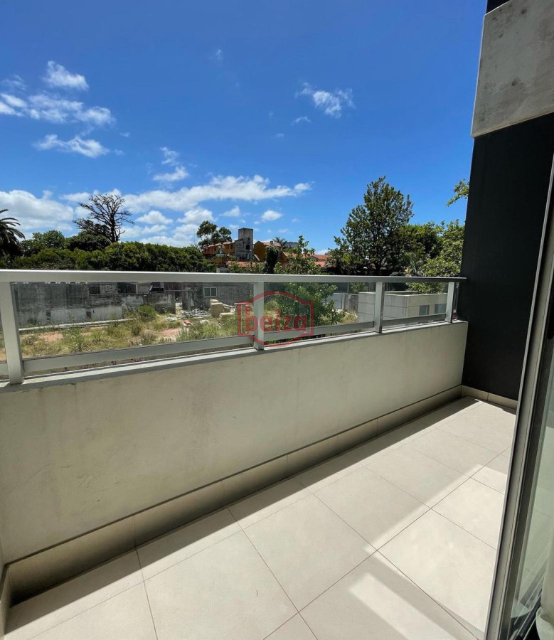 Apartamento ID.166412/Venta-apartamento-1-dormitorio-frente-mal-Playa-Mansa - venta en maldonado