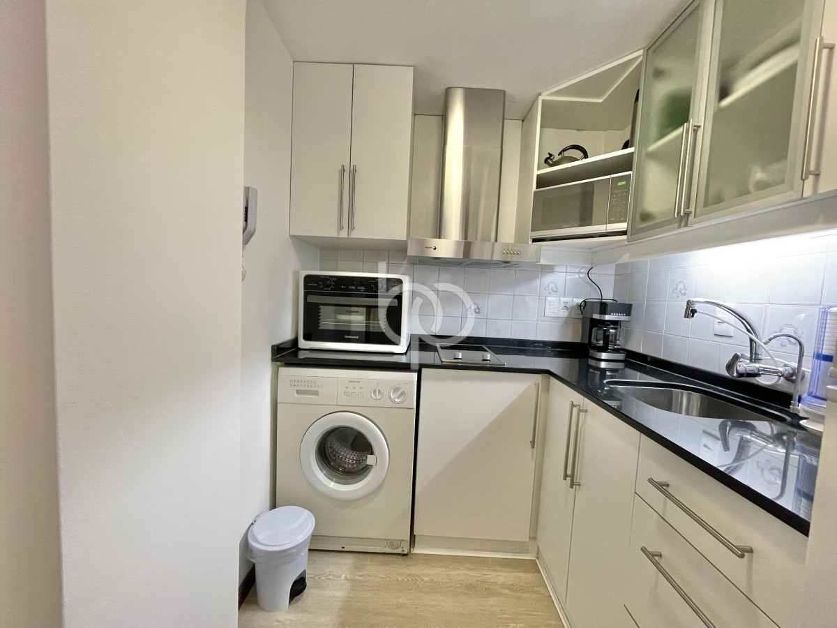 Apartamento ID.362 - OPORTUNIDAD EN VENTA FRENTE AL MAR EN MANSA DE 1 DORMITORIO