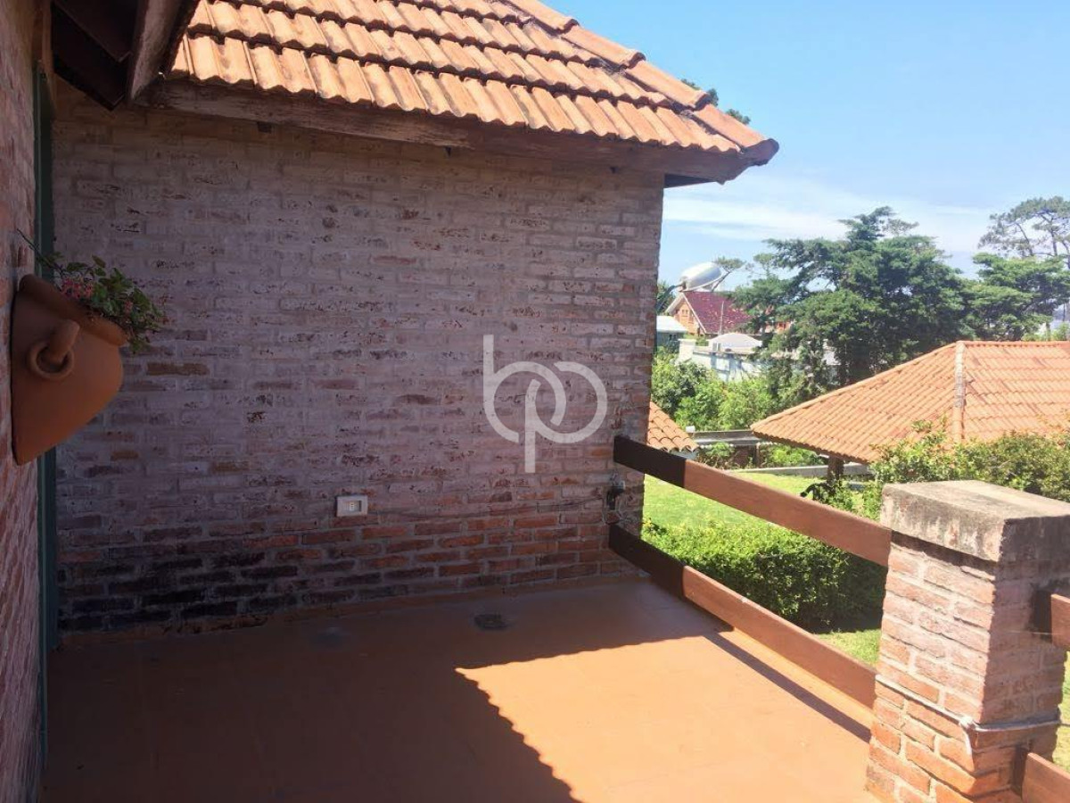Casa ID.303 - Casa de 5 dormitorios en la parada 23 de la mansa