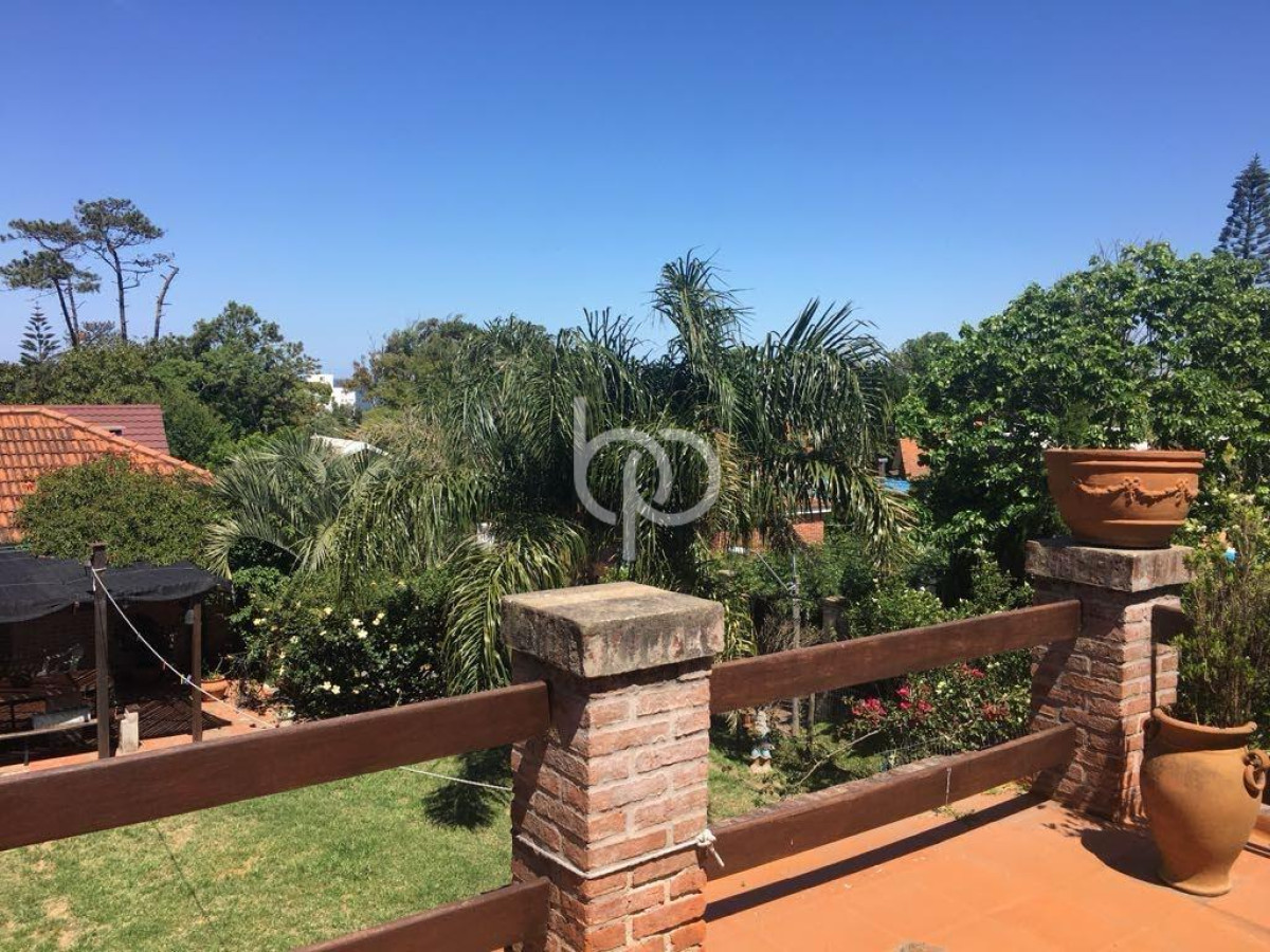 Casa ID.303 - Casa de 5 dormitorios en la parada 23 de la mansa
