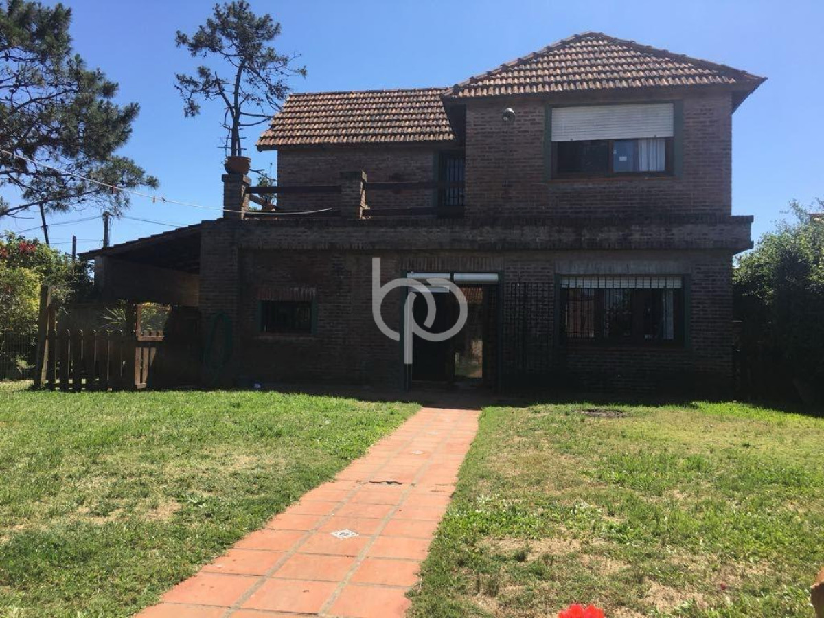 Casa ID.303 - Casa de 5 dormitorios en la parada 23 de la mansa