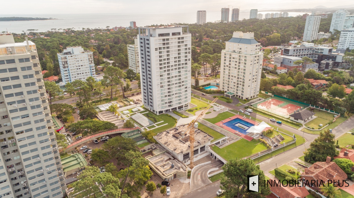 Apartamento ID.1373 - Venta de Apartamentos de 3 Dormitorios con 4 baños en Punta del Este con Piscinas, Cine, Spa, Barbacoas y más servicios