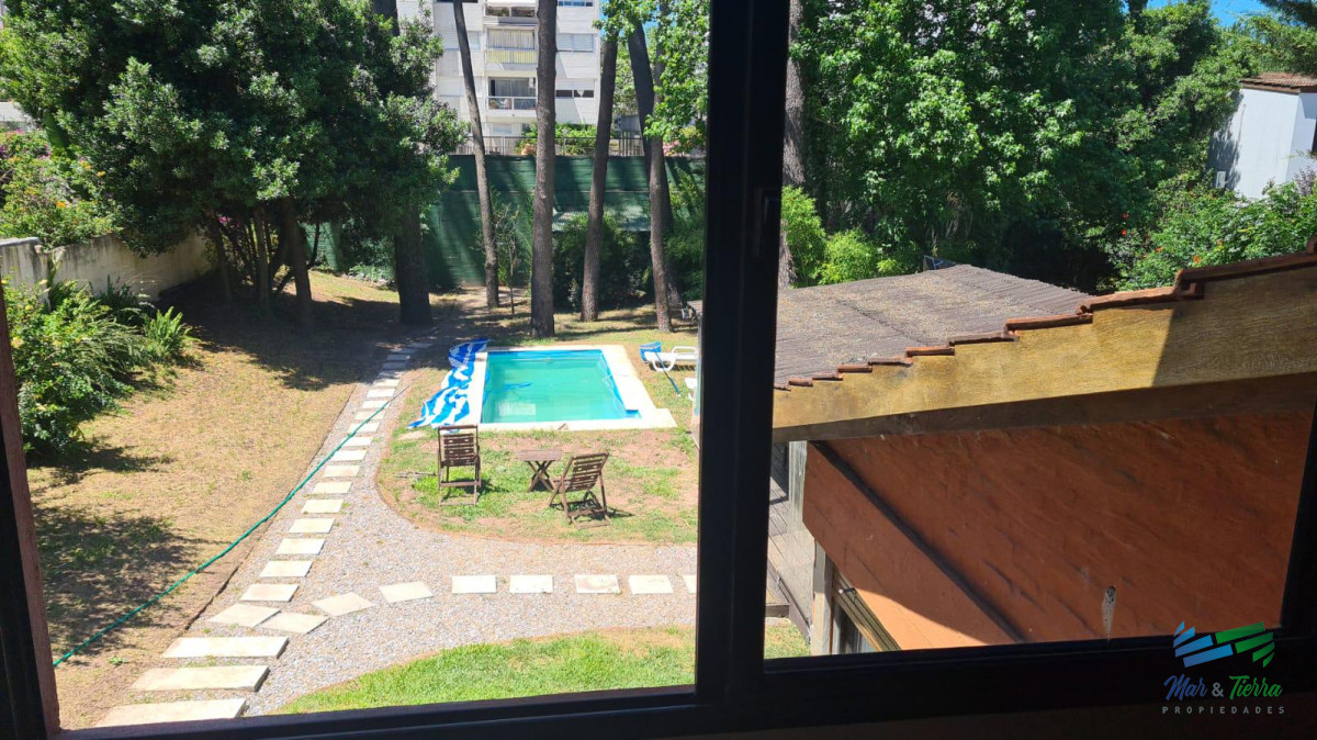 Casa ID.5384 - En venta Casa de 4 dormitorios en Playa Mansa, Punta del Este