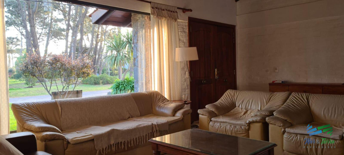 Casa ID.5384 - En venta Casa de 4 dormitorios en Playa Mansa, Punta del Este