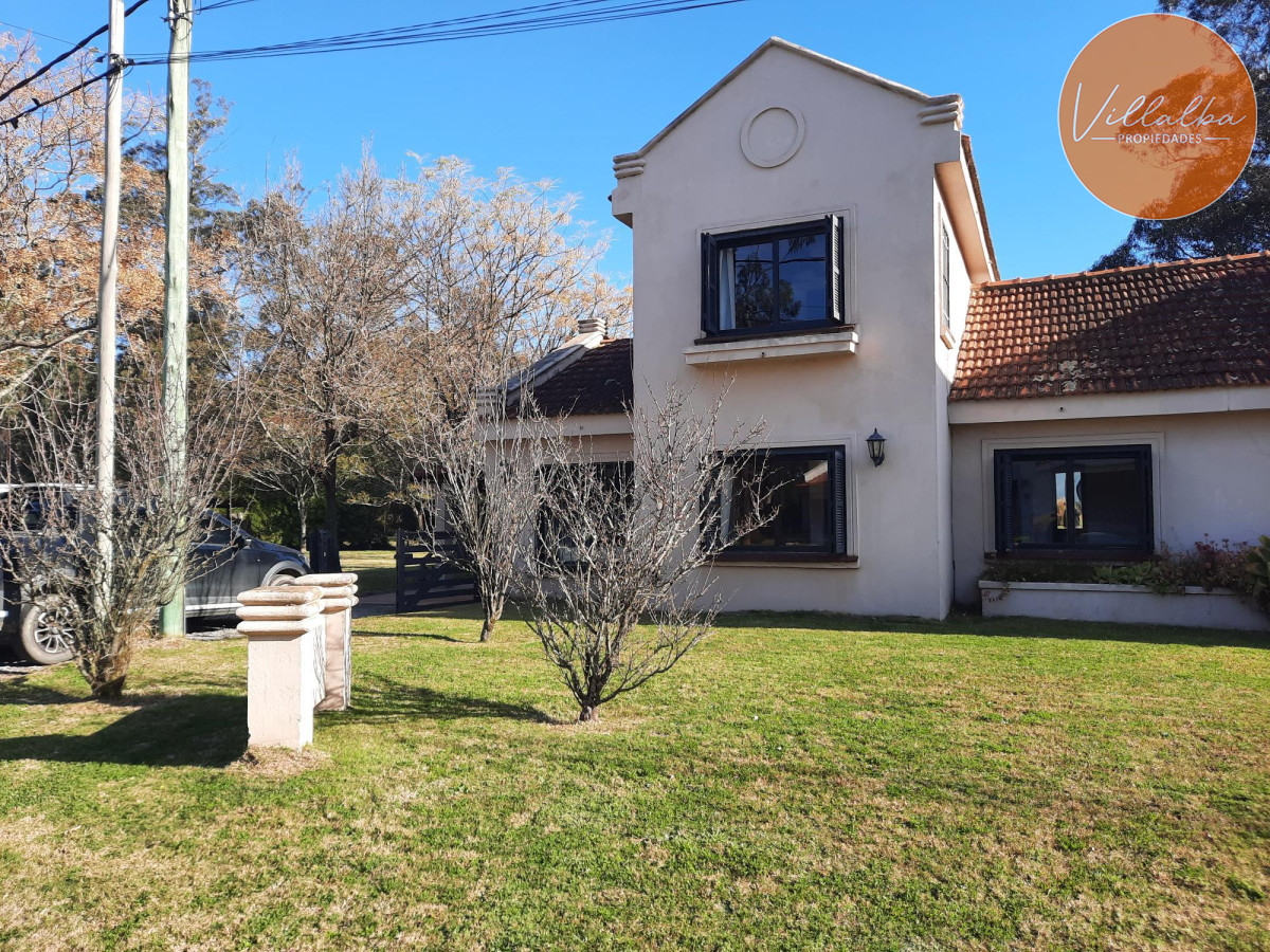 Apartamento ID.3260 - Casa en Pinares. 3 dormitorios, piscina y 1000 m2 de terreno