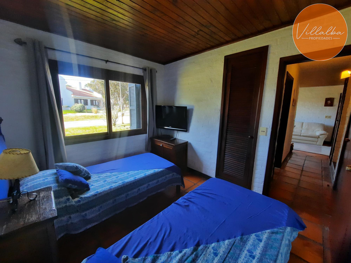 Apartamento ID.3260 - Casa en Pinares. 3 dormitorios, piscina y 1000 m2 de terreno