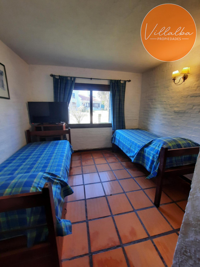 Apartamento ID.3260 - Casa en Pinares. 3 dormitorios, piscina y 1000 m2 de terreno
