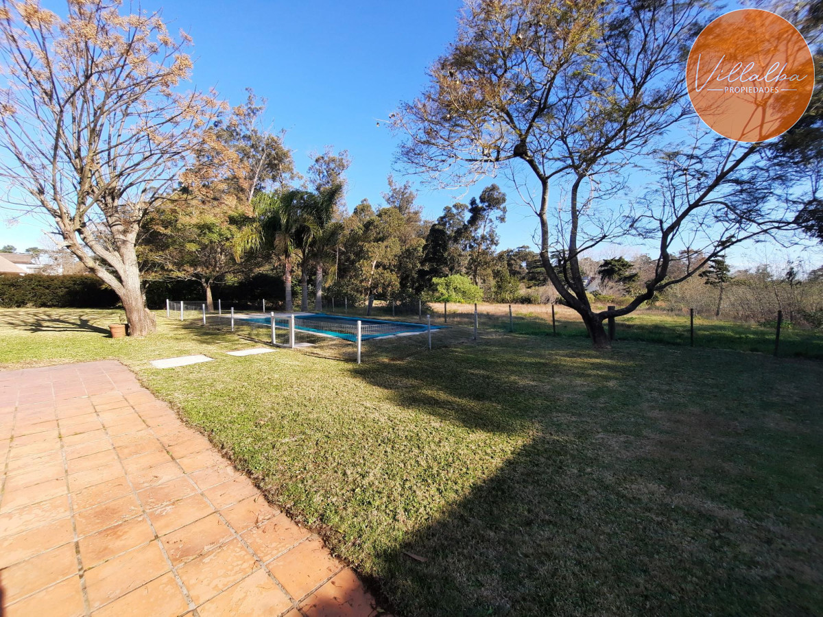 Apartamento ID.3260 - Casa en Pinares. 3 dormitorios, piscina y 1000 m2 de terreno