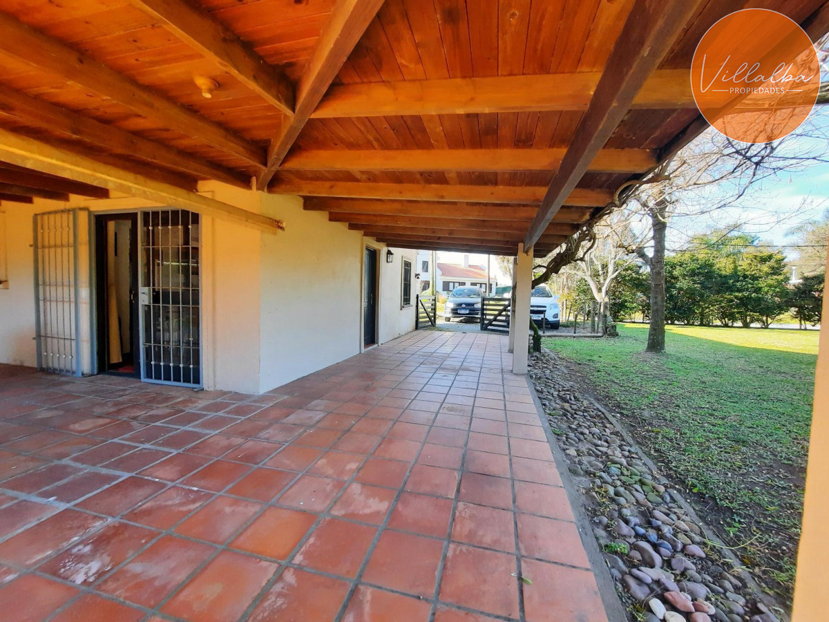 Apartamento ID.3260 - Casa en Pinares. 3 dormitorios, piscina y 1000 m2 de terreno