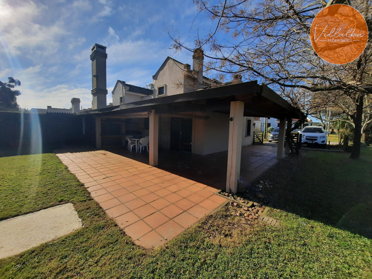 Apartamento ID.3260 - Casa en Pinares. 3 dormitorios, piscina y 1000 m2 de terreno