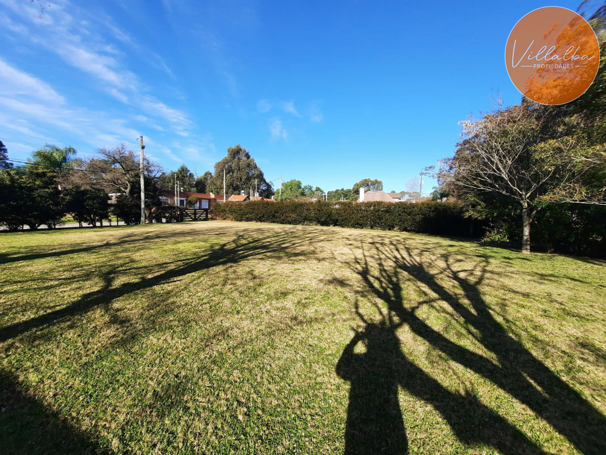 Apartamento ID.3260 - Casa en Pinares. 3 dormitorios, piscina y 1000 m2 de terreno