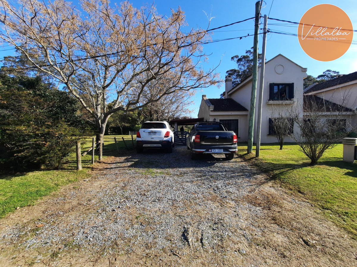 Apartamento ID.3260 - Casa en Pinares. 3 dormitorios, piscina y 1000 m2 de terreno