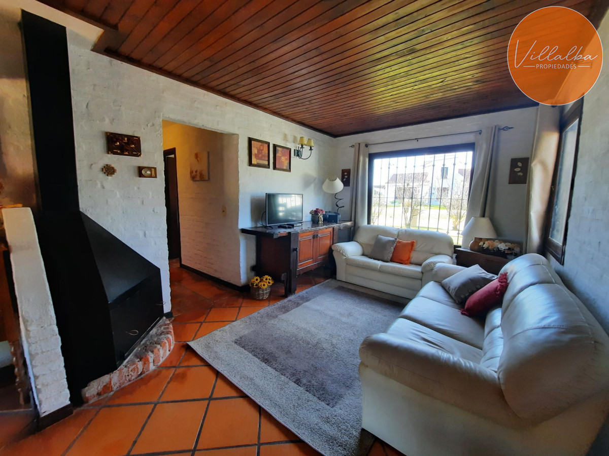 Apartamento ID.3260 - Casa en Pinares. 3 dormitorios, piscina y 1000 m2 de terreno