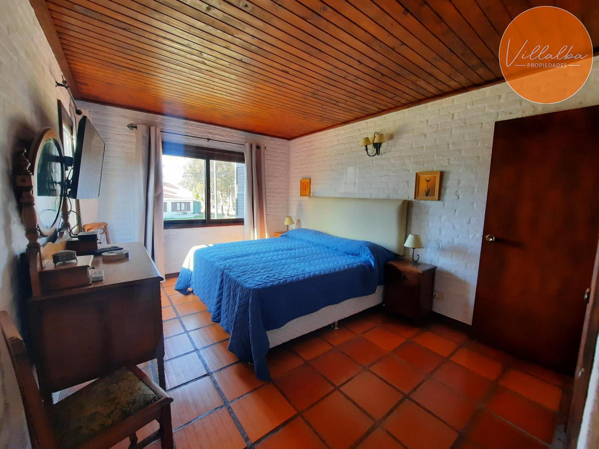Apartamento ID.3260 - Casa en Pinares. 3 dormitorios, piscina y 1000 m2 de terreno
