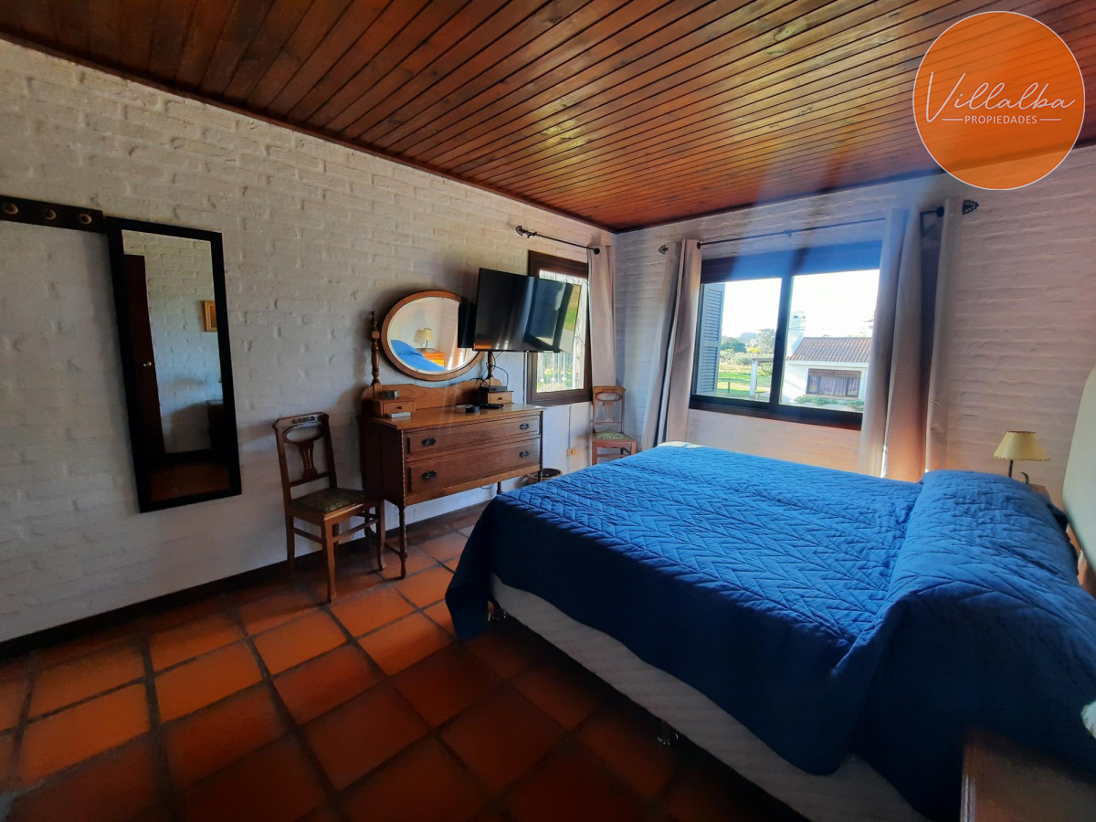 Apartamento ID.3260 - Casa en Pinares. 3 dormitorios, piscina y 1000 m2 de terreno