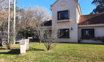 Casa en Pinares. 3 dormitorios, piscina y 1000 m2 de terreno