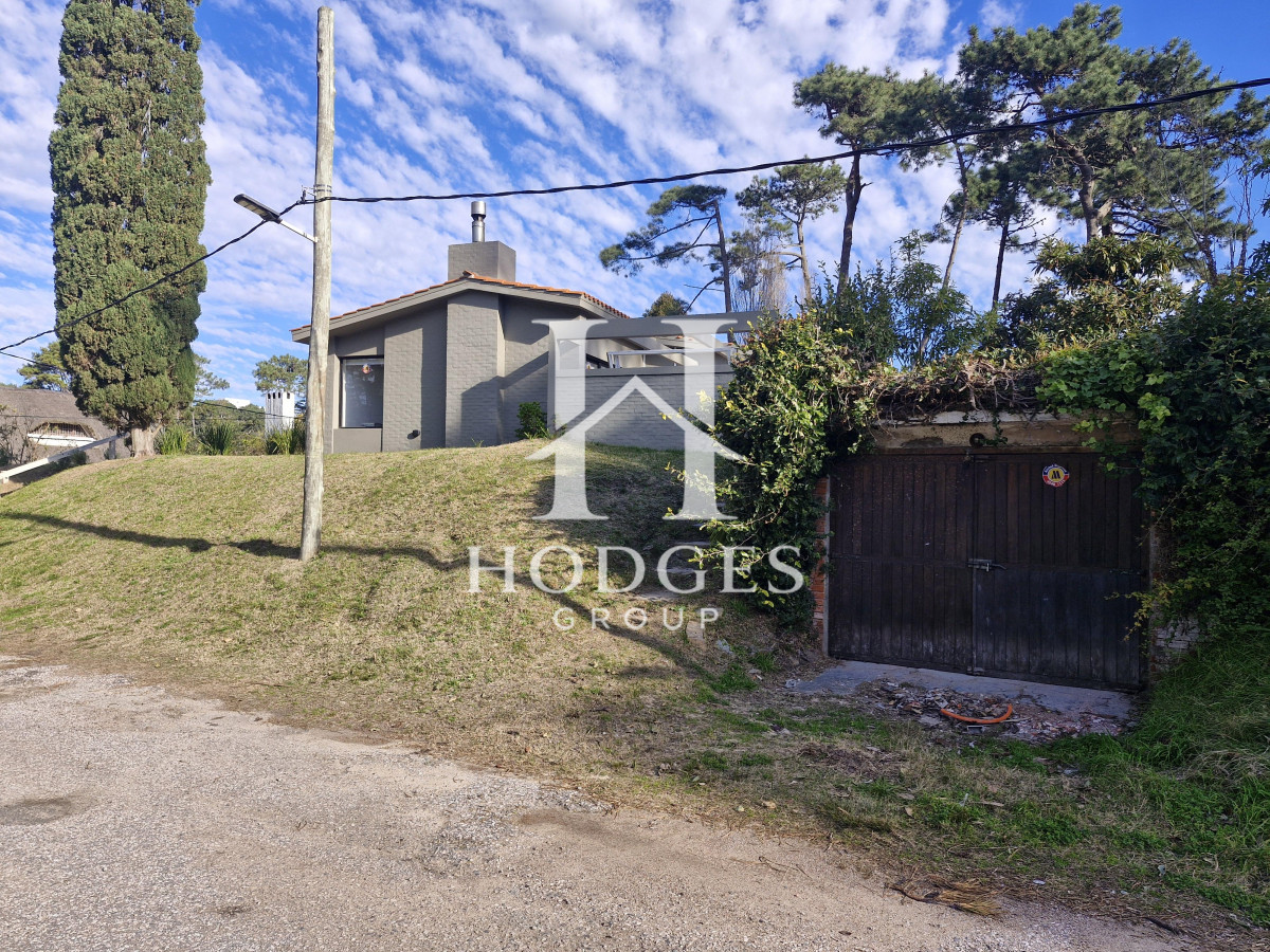 Casa ID.207 - Casa en Punta del Este. 3 dormitorios y garaje. Reciclada