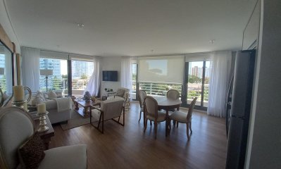 Apartamento - Punta del Este. 2 dormitorios, 2 baños