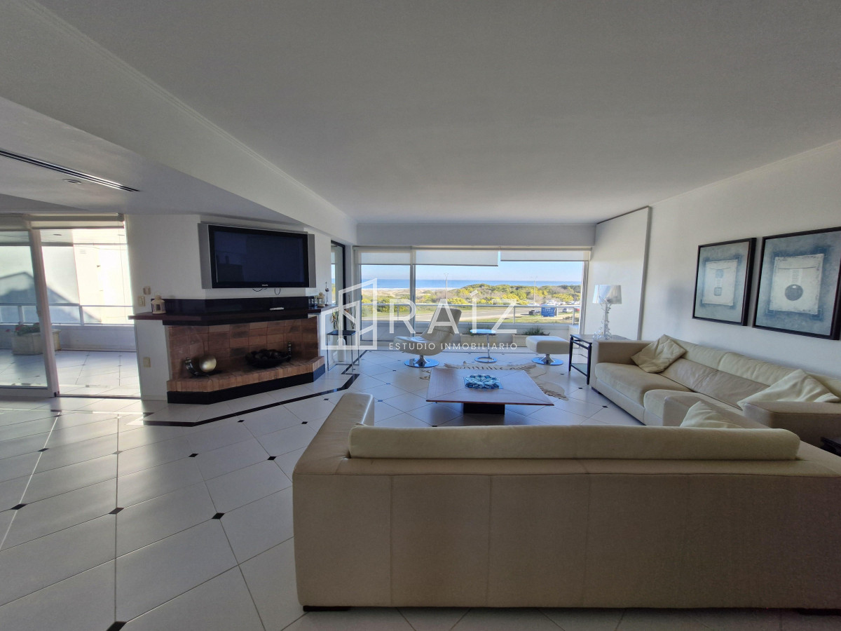 Apartamento ID.11363 - VENTA APARTAMENTO 4 DORMITORIOS PLAYA BRAVA