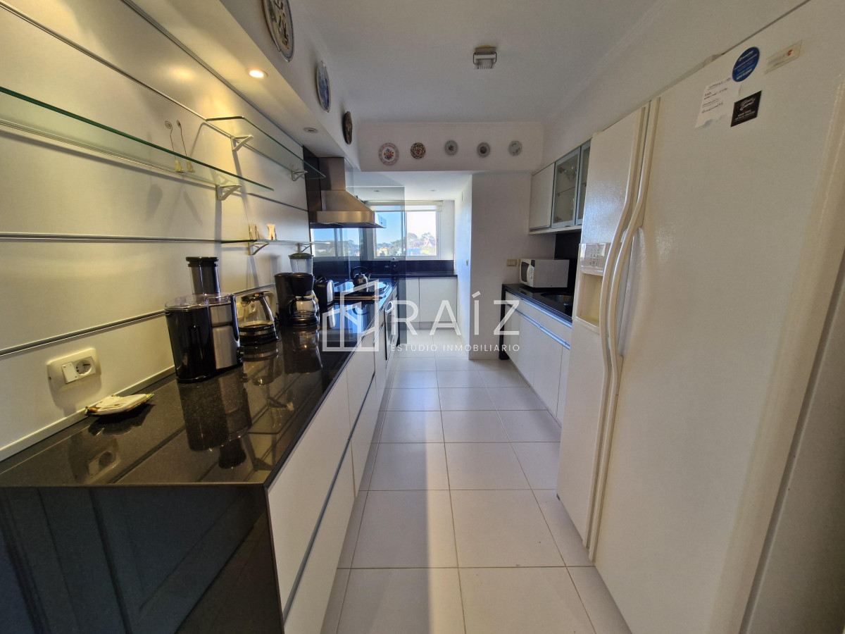 Apartamento ID.11363 - VENTA APARTAMENTO 4 DORMITORIOS PLAYA BRAVA