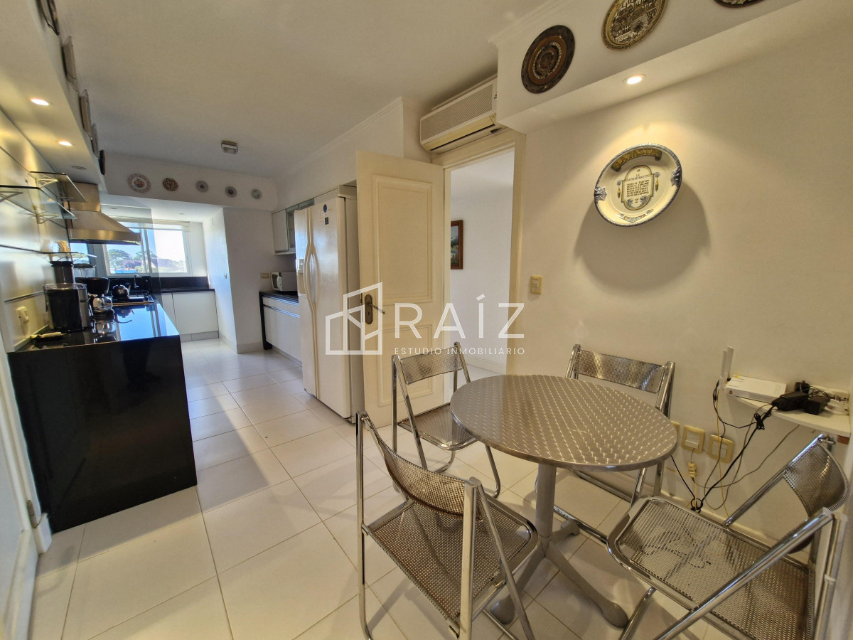 Apartamento ID.11363 - VENTA APARTAMENTO 4 DORMITORIOS PLAYA BRAVA