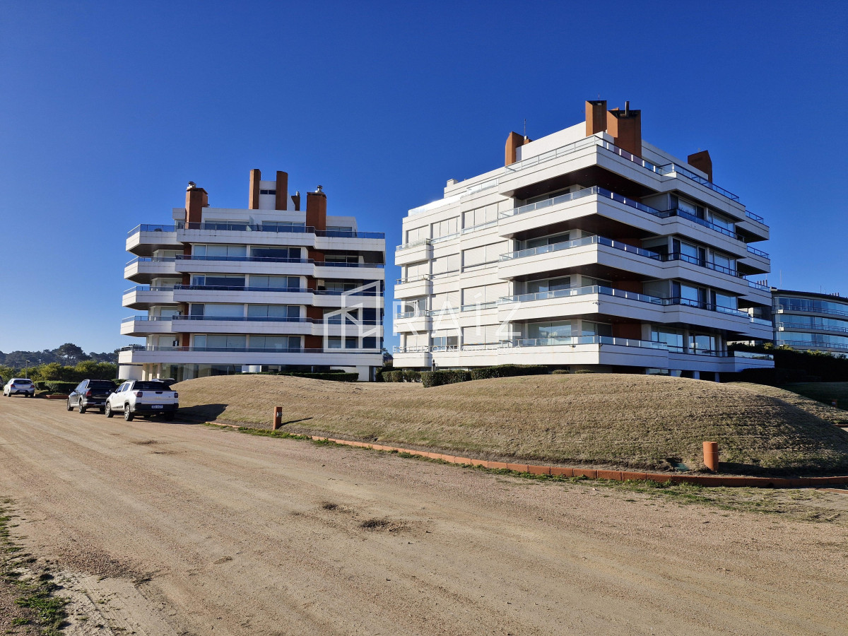 Apartamento ID.11363 - VENTA APARTAMENTO 4 DORMITORIOS PLAYA BRAVA