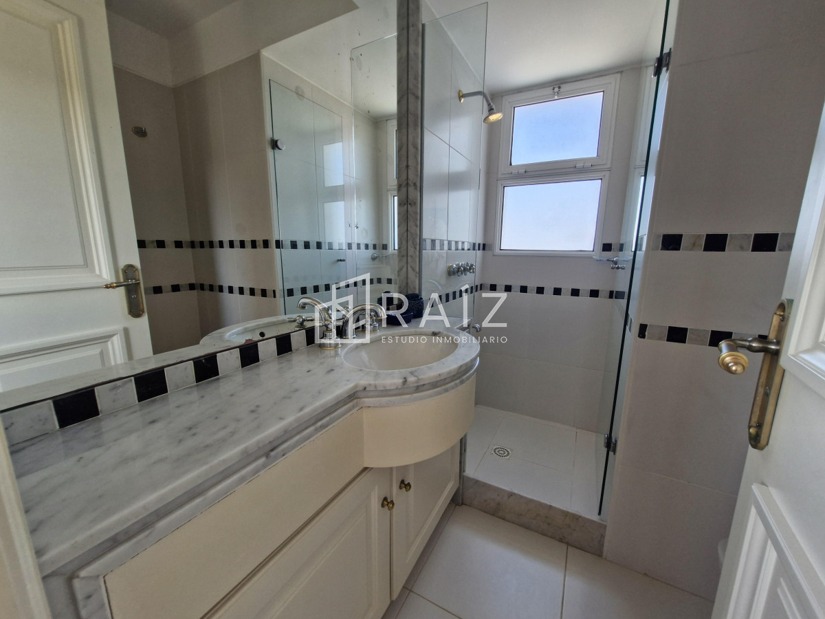 Apartamento ID.11363 - VENTA APARTAMENTO 4 DORMITORIOS PLAYA BRAVA