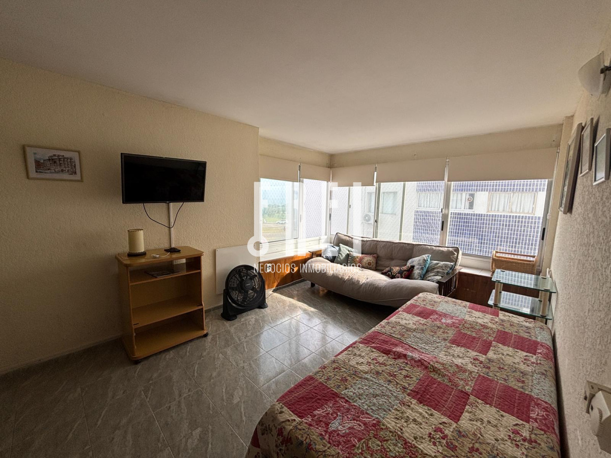 Apartamento ID.206 - Apartamento de 1 dormitorio en Punta del Este. Vista al mar