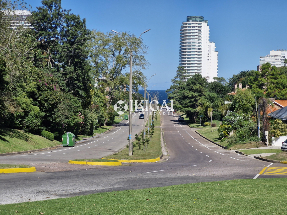 Apartamento ID.1032 - Apartamento en Punta del Este. 2 dormitorios y cochera